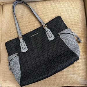Michael Kors Purse — tech friendly